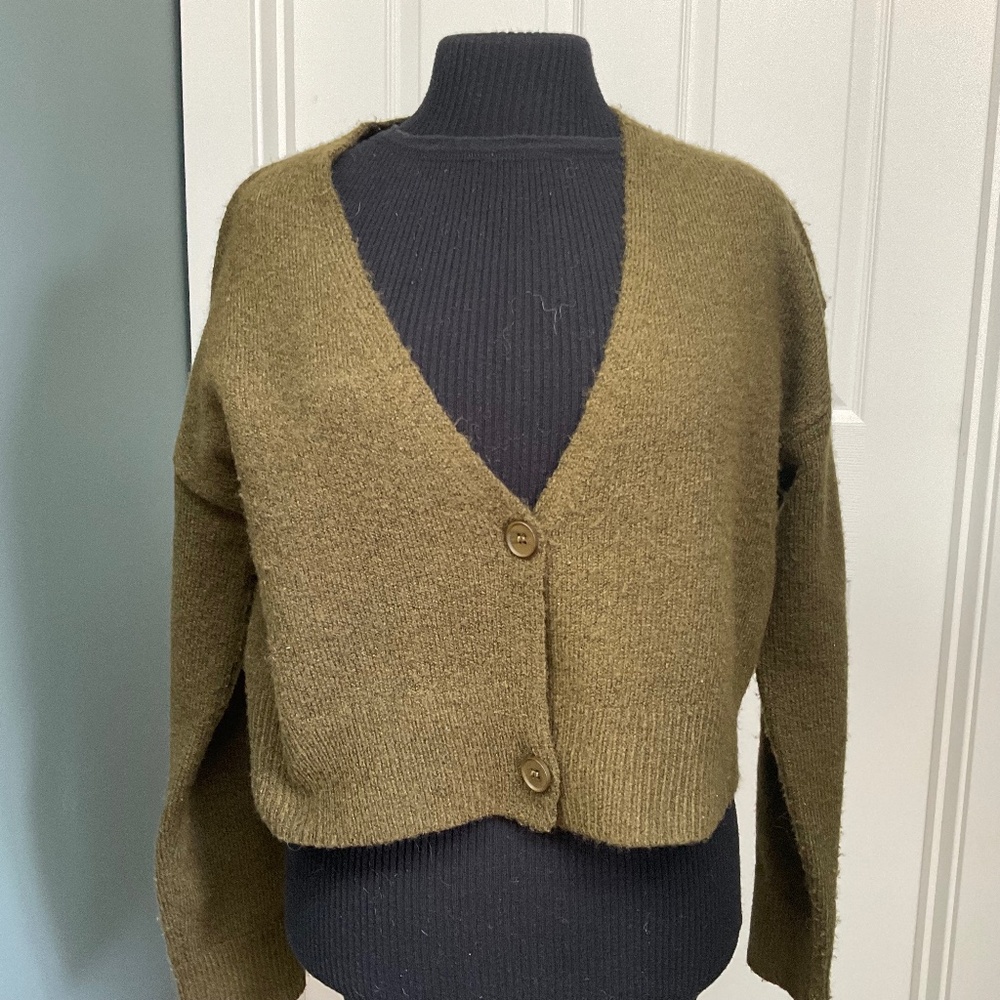 Oak + Fort Cropped Fuzzy V-Neck Cardigan Mossy Green Size Small